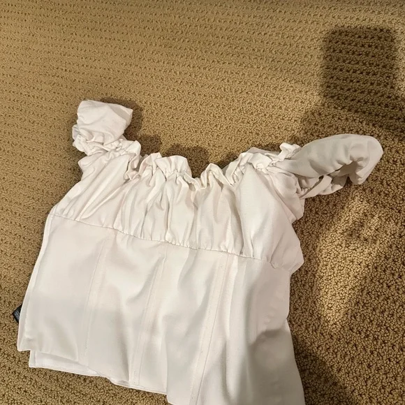 Off-Shoulder White Top - Picture 4 of 4